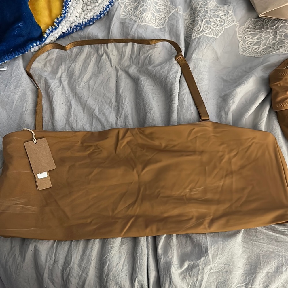 SKIMS SWIM TOP BNWT